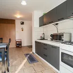 Rustic & Spacious 3Br Apartment